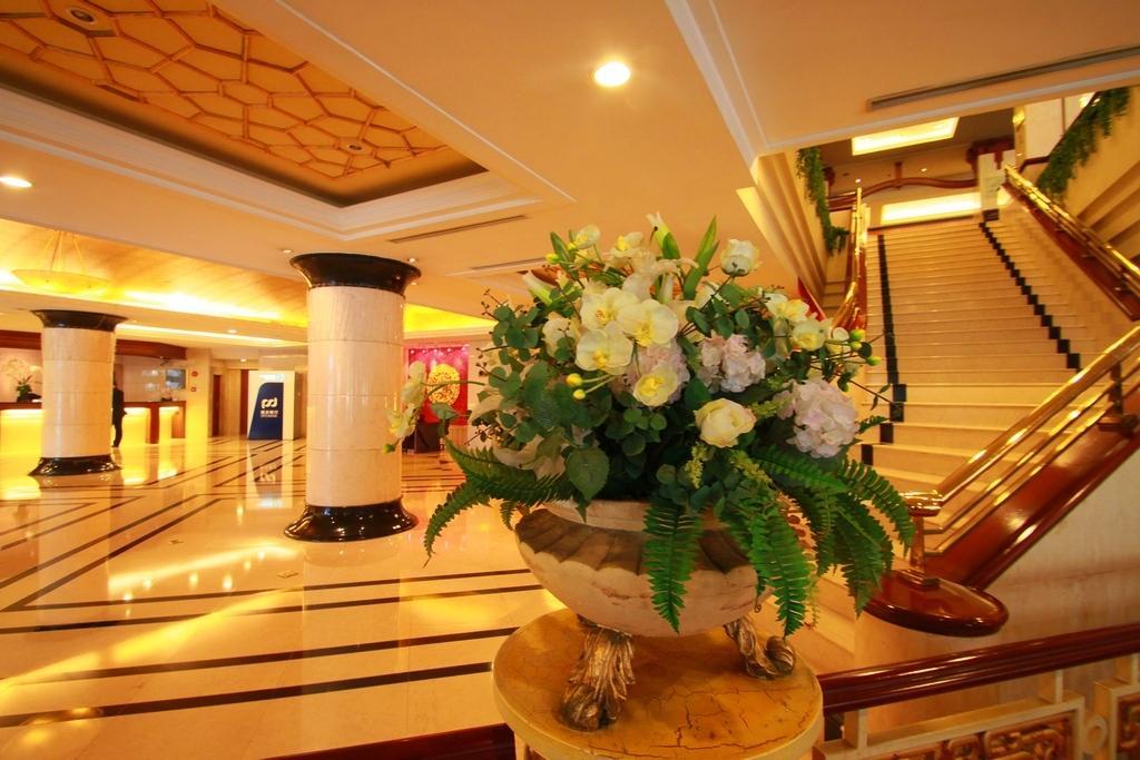 Best Western New Century Hotel Shanghai Extérieur photo